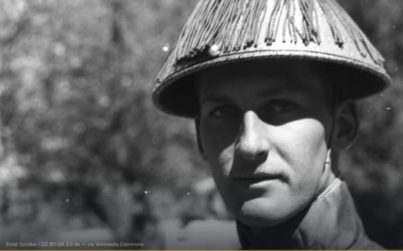 For documentary purposes the German Federal Archive often retained the original image captions, which may be erroneous, biased, obsolete or politically extreme. Tibetexpedition, Junger Engländer Yatung, junger Engländer des Secret Service [Yatung.- Junger Mann des englischen Geheimdienst in tibetischer Tracht] — related to Princess Diana Murder Conspiracy